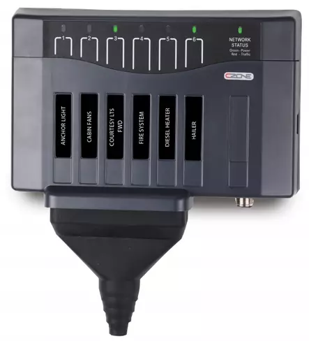 CZone Output Interface (OI), liittimellä ja suojakumilla - CZone DC modulit - 80-911-0009-00 - 2